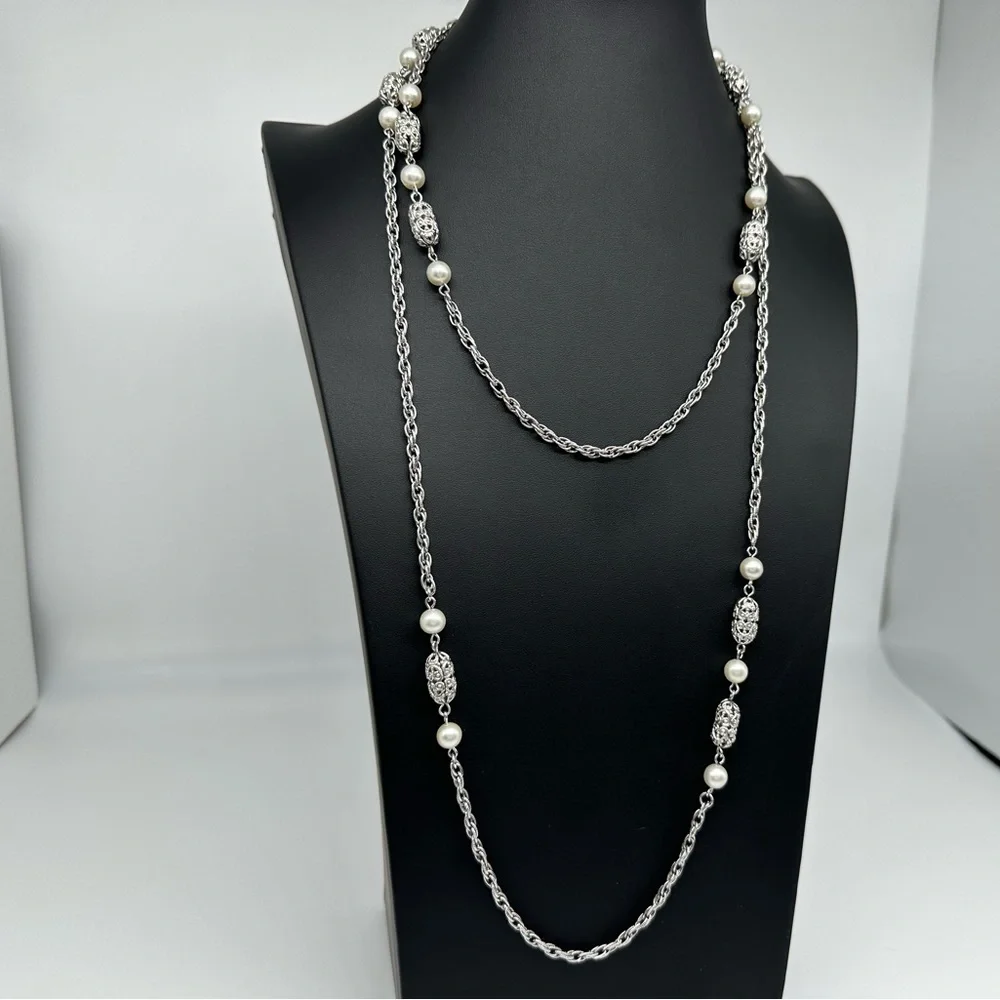 SIGNED SARAH COVENTRY vintage long Pearl silver Necklace Classic Timeless